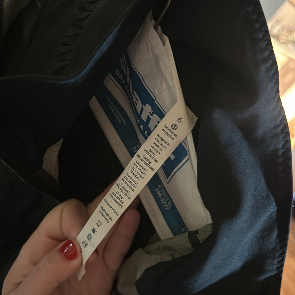 Lululemon wind breaker - Picture 5 of 5